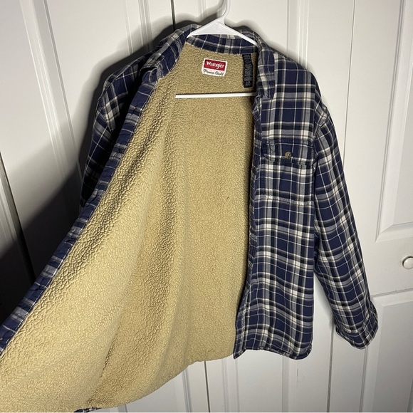 Wrangler Sherpa Lined Flannel Shirt Jacket Size Large Blue Plaid Workwear Chore - Picture 4 of 9